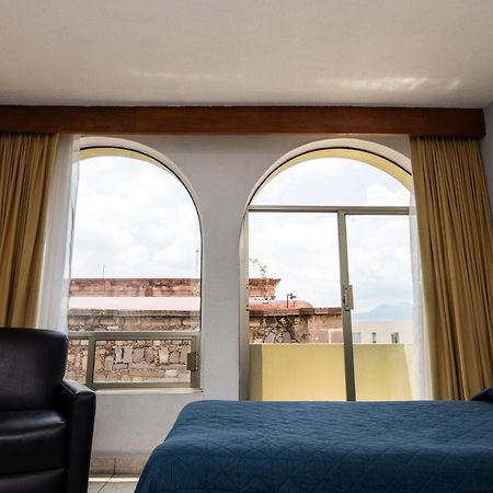 Hotel Qualitel Plus Морелия Экстерьер фото