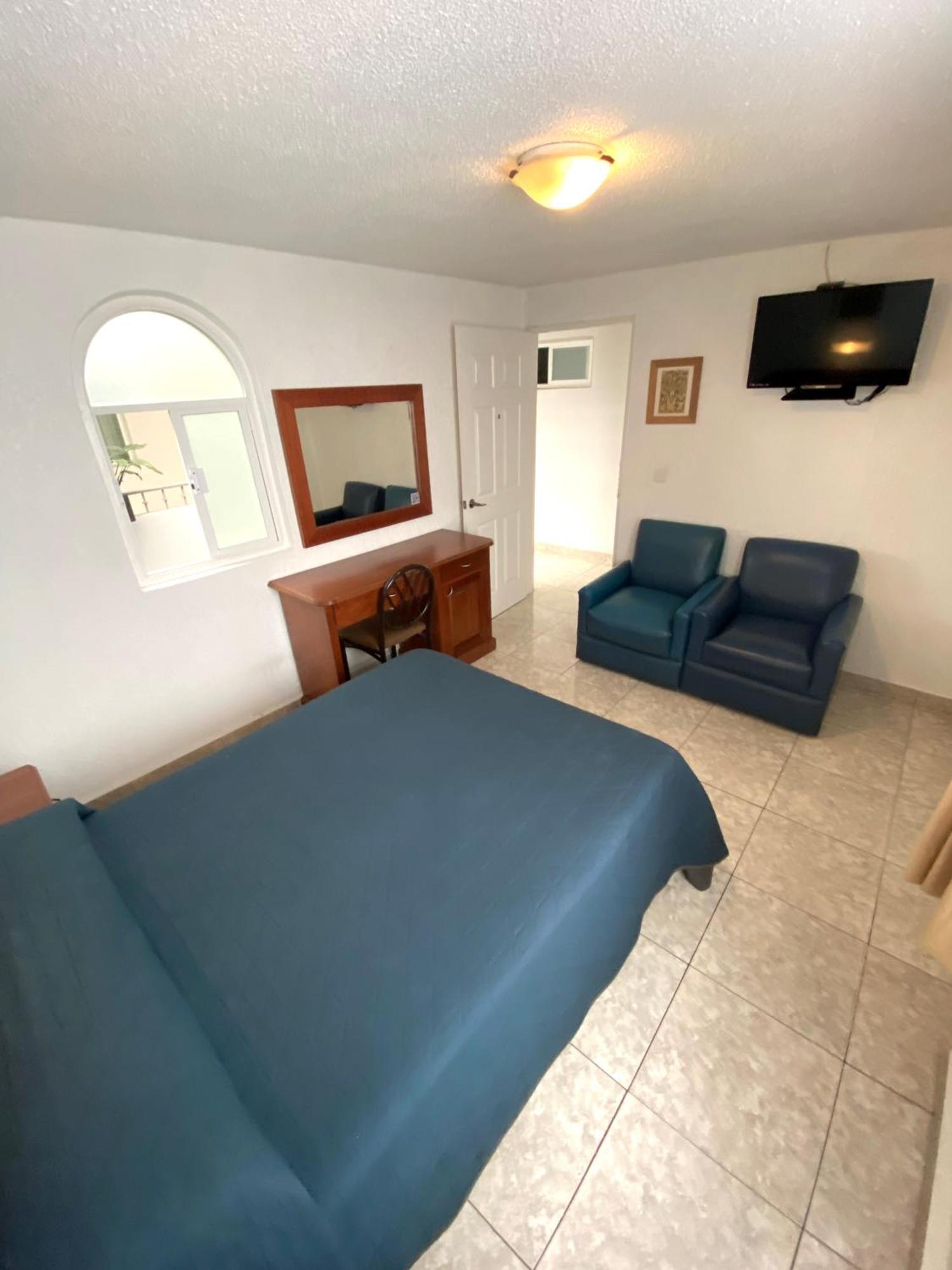 Hotel Qualitel Plus Морелия Экстерьер фото