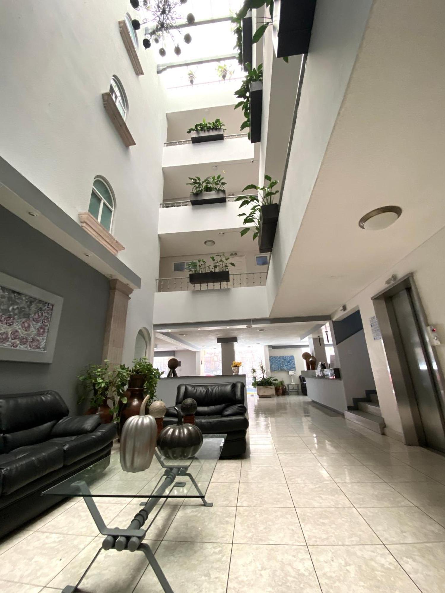 Hotel Qualitel Plus Морелия Экстерьер фото