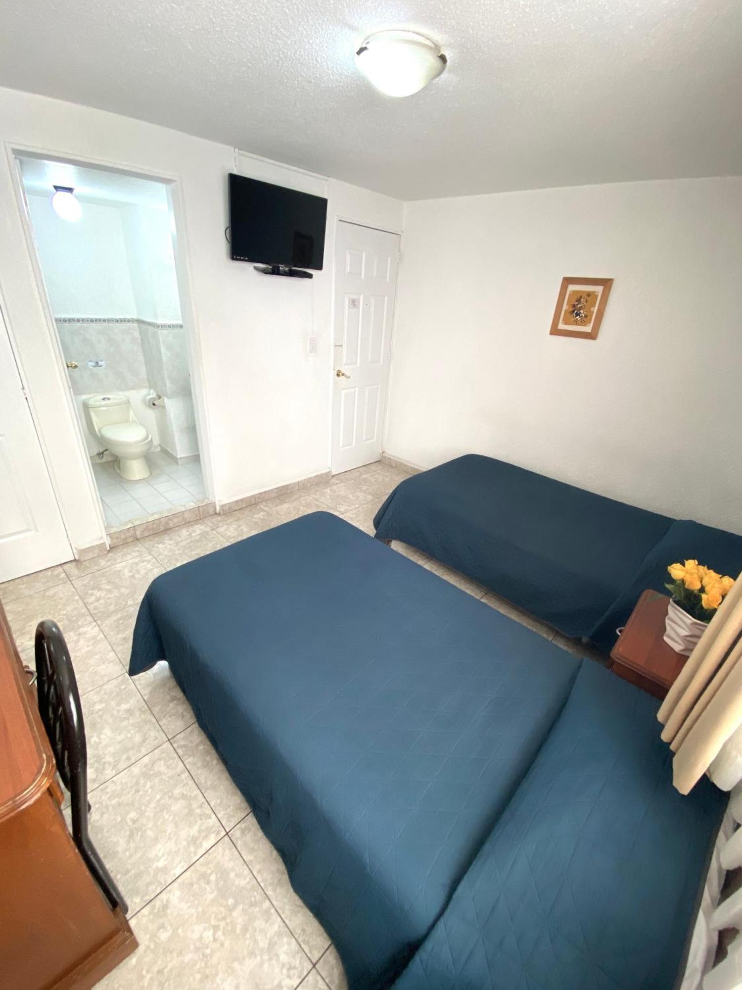 Hotel Qualitel Plus Морелия Экстерьер фото