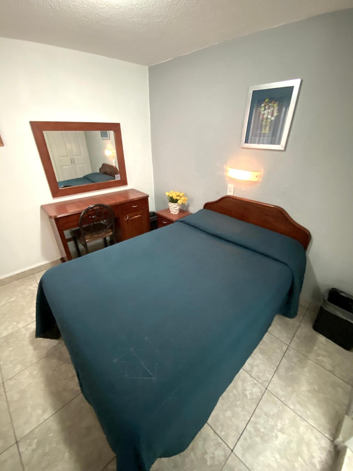 Hotel Qualitel Plus Морелия Экстерьер фото