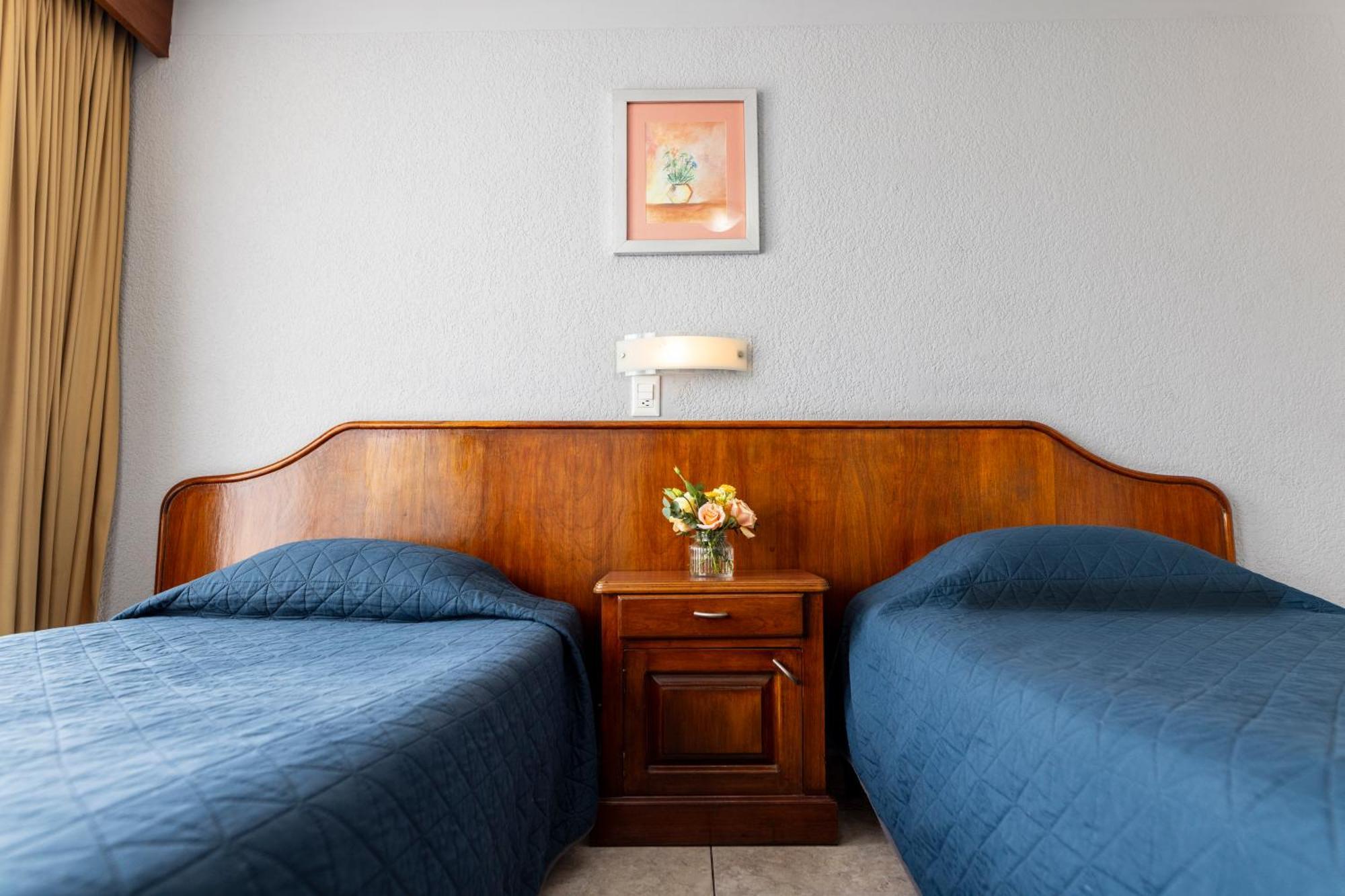 Hotel Qualitel Plus Морелия Экстерьер фото
