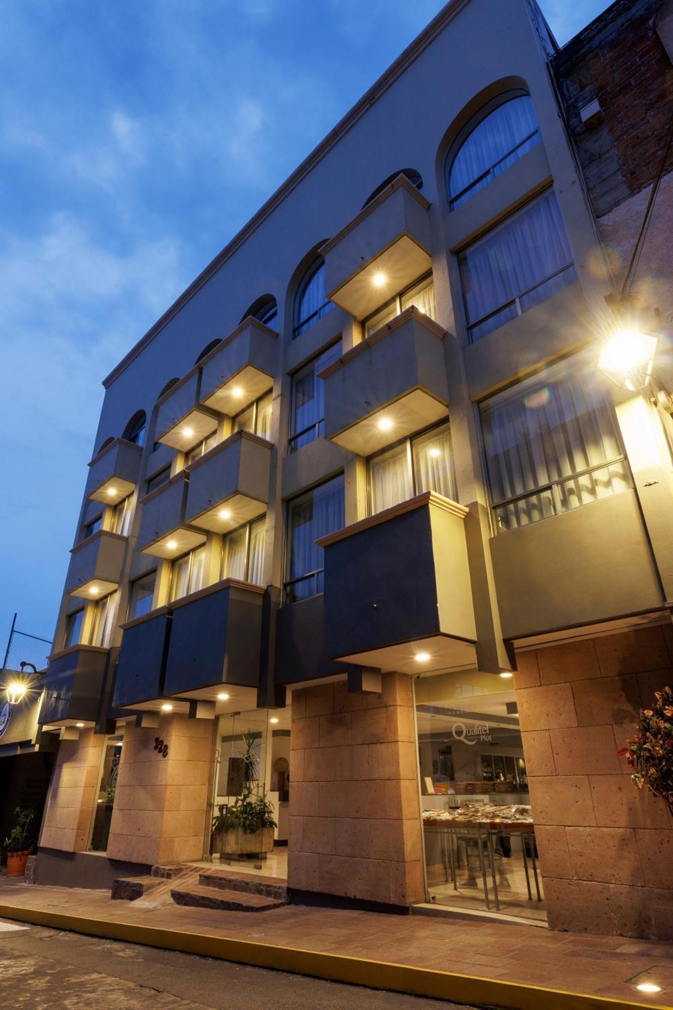 Hotel Qualitel Plus Морелия Экстерьер фото